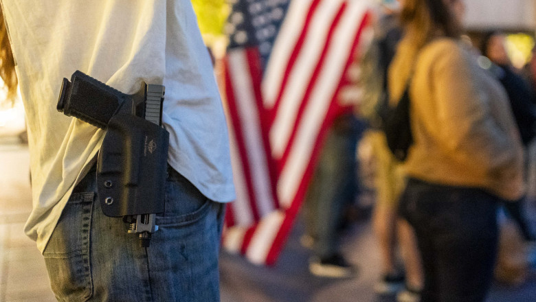 SUA stau pe un butoi cu pulbere dupa asasinarea lui Charlie Kirk. Extremistii de stanga si de dreapta ameninta cu un razboi civil Imagine