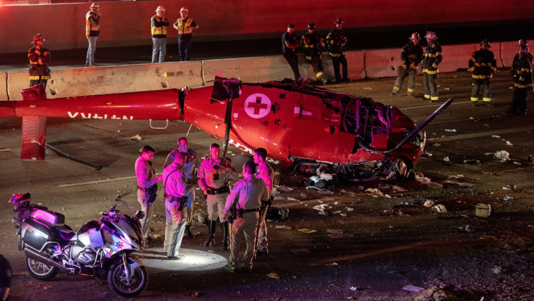 SUA: Un elicopter medical s-a prabusit pe autostrada Sacramento. Trei persoane sunt in stare critica Imagine