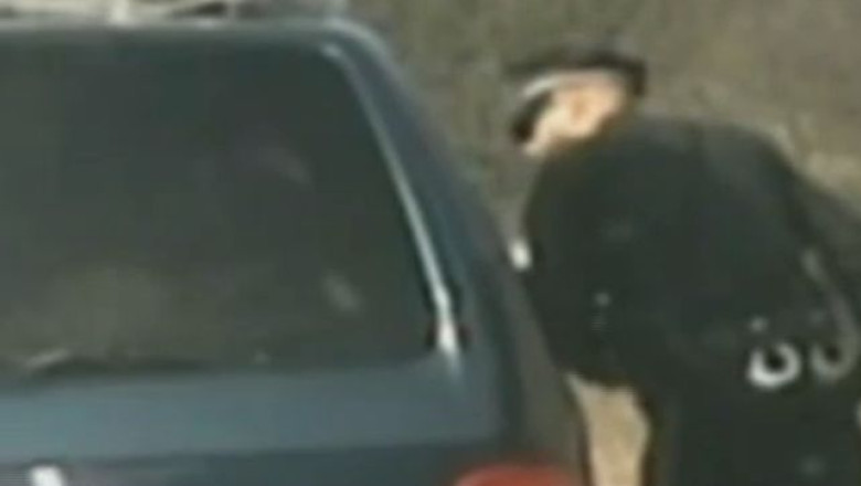 SUA. Un politist a fost concediat dupa ce a tras intr-o masina in care se aflau copii Imagine