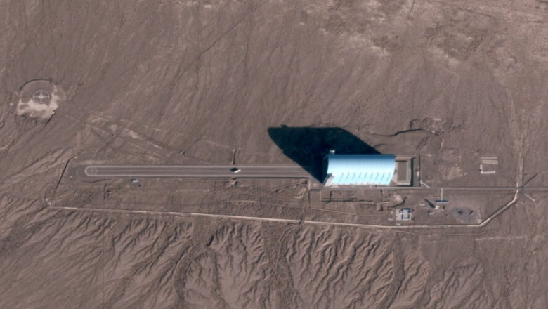 „Submarinul cerului”: Imaginile din satelit au dezvaluit ce ascunde China intr-un hangar misterios din mijlocul desertului Imagine
