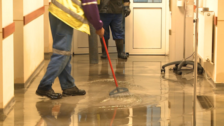 Subsolurile a doua spitale inundate... din greseala Imagine