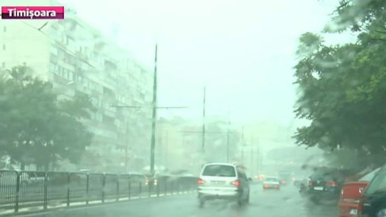 Succesiune de coduri galbene de vreme rea Imagine