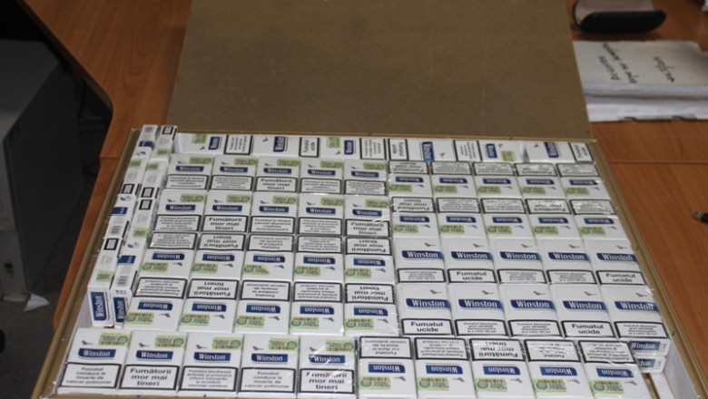 SUCEAVA. Femeie descoperita de politisti cu masina burdusita cu tigari de contrabanda Imagine