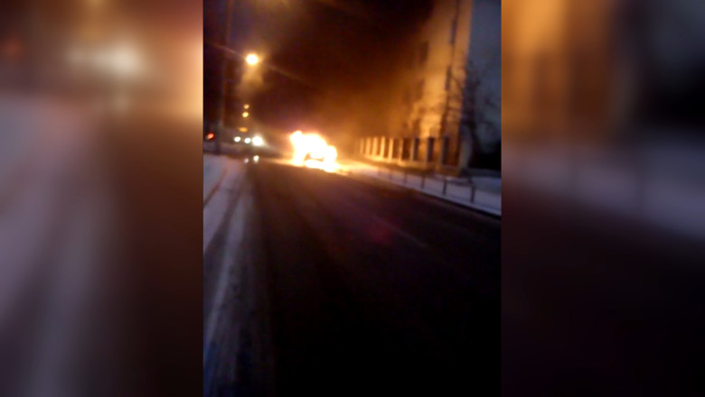 SUCEAVA. O masina a luat foc in mers Imagine