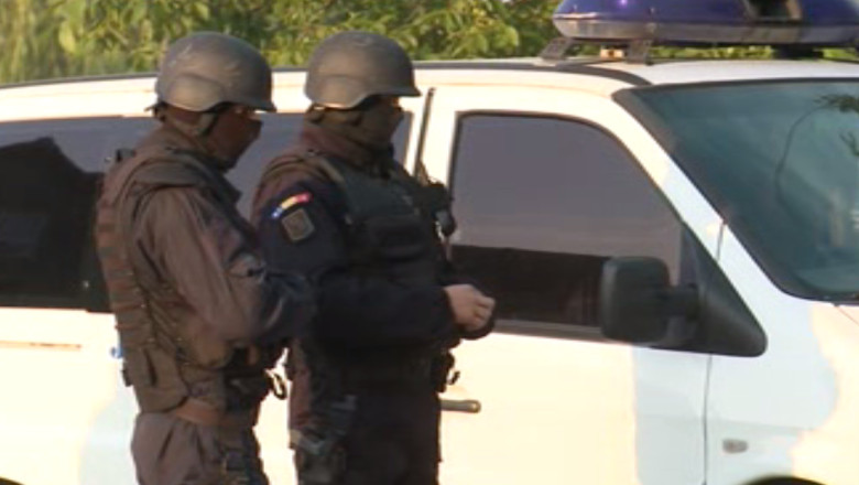 SUCEAVA. Perchezitii in casele minorilor suspectati de talharie si furt calificat Imagine