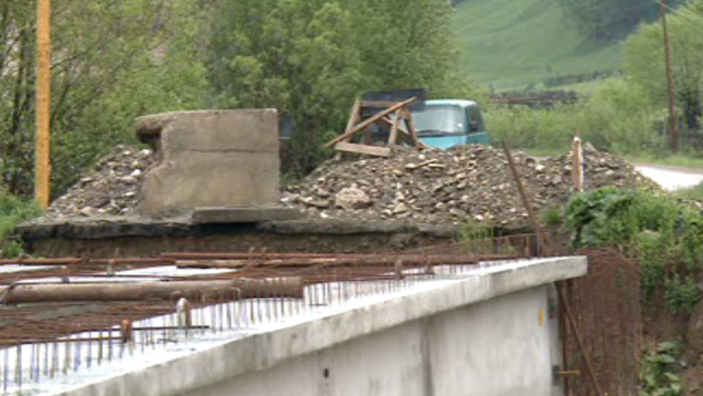 SUCEAVA. Ploile de ieri au afectate zeci de kilometri de drum si peste 100 de hectare de teren Imagine
