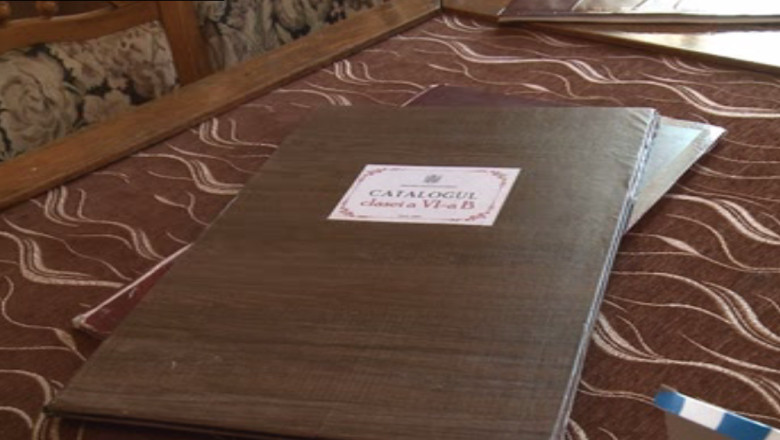 SUCEAVA. Un elev a fost tuns cu forta de profesor in fata clasei  Imagine