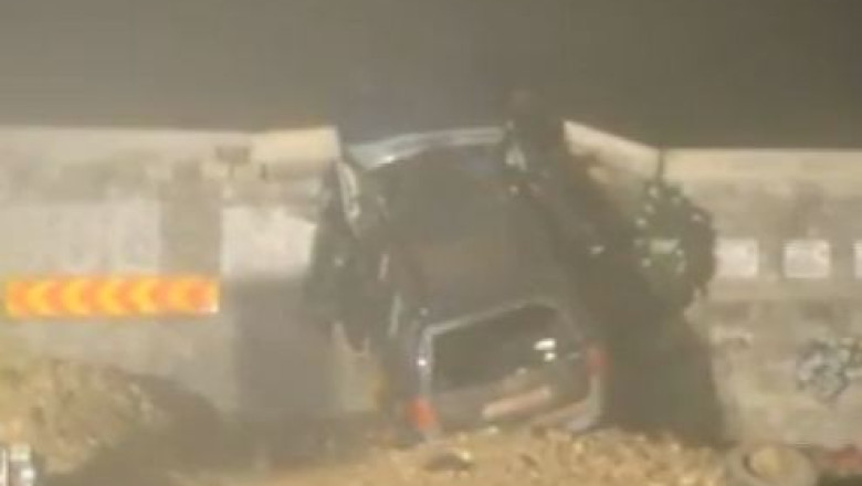 Suceava. Un tanar a murit dupa ce s-a infipt cu masina intr-un zid Imagine