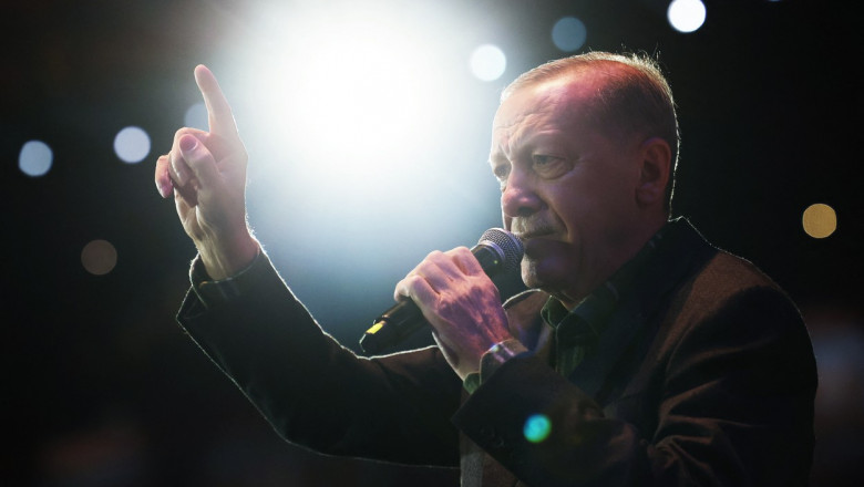 Suedia il refuza pe Erdogan care a cerut personal extradarea unui jurnalist turc in schimbul deblocarii aderarii la NATO Imagine