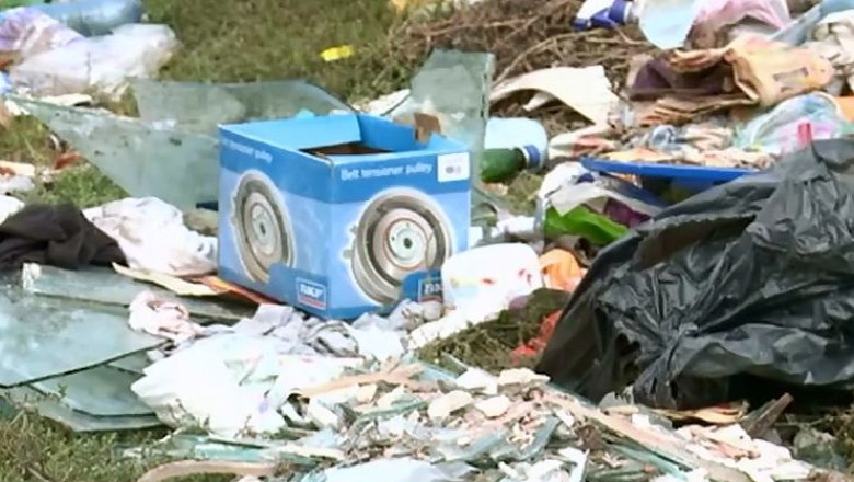 Sufocati de gunoaie! Rampa clandestina pe strada Miloia din Timisoara: sunt aruncate camioane de resturi Imagine