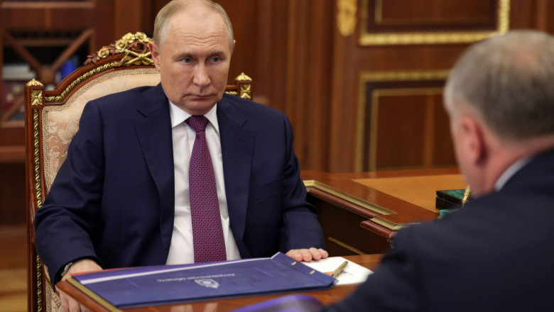 Suma incredibila cheltuita de Putin in doar 5 zile pentru a ataca Ucraina. Un spion american il avertizeaza pe presedintele rus Imagine