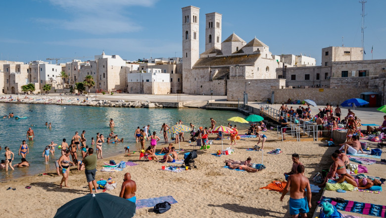 Sunt 44 de grade Celsius la umbra in Sardinia si Sicilia. Alerta de vreme extrem de calda in Italia Imagine
