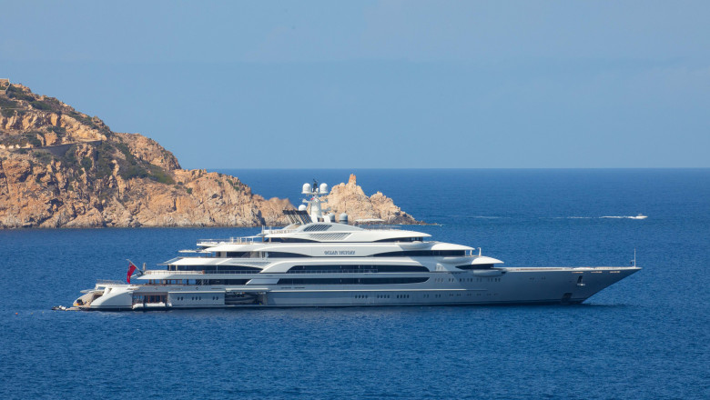 Super-iahturile disparute ale oligarhilor rusi. Magnatii au gasit solutia ca sa-si salveze navele de lux Imagine