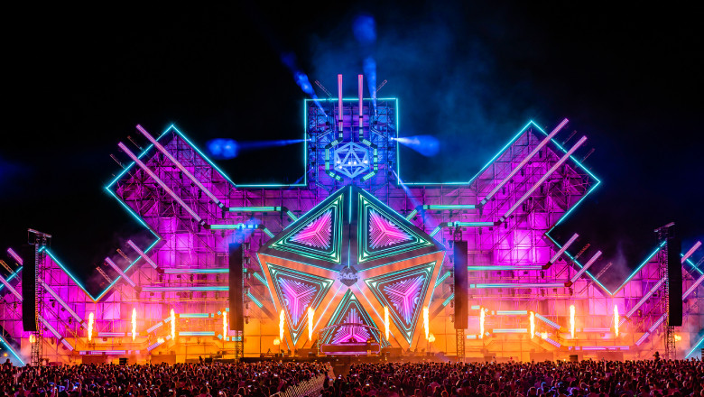 Super Star-ul Elley Duhe din Statele Unite ale Americii si cel mai mare DJ International, Robin Schulz, din Germania la Festivalul SAGA Imagine