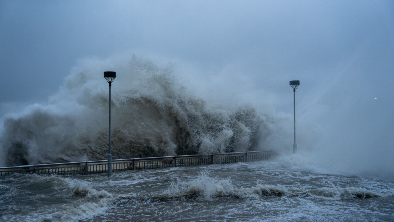 Super-taifunul Ragasa: 14 persoane au murit in Taiwan si 124 de oameni sunt dati disparuti. Furtuna va lovi China si Hong Kong Imagine