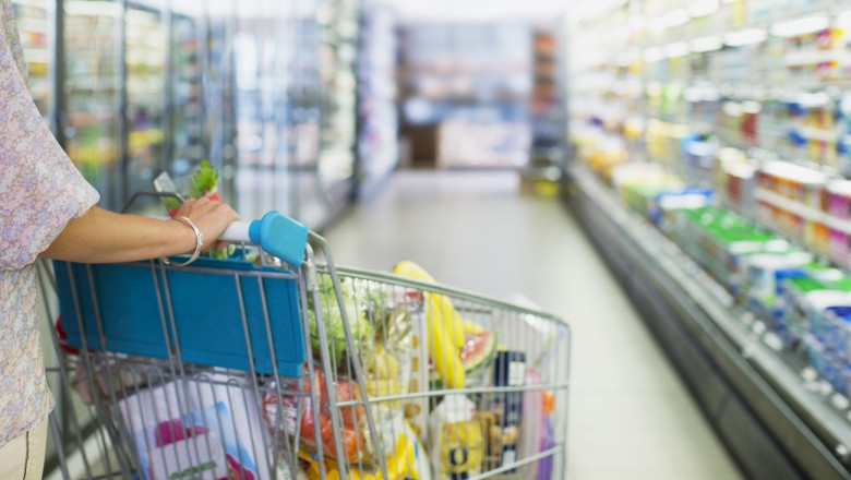 Supermarketurile ar putea fi obligate sa reduca numarul de produse proprii puse in vanzare. Ce prevede un proiect de lege depus de AUR Imagine