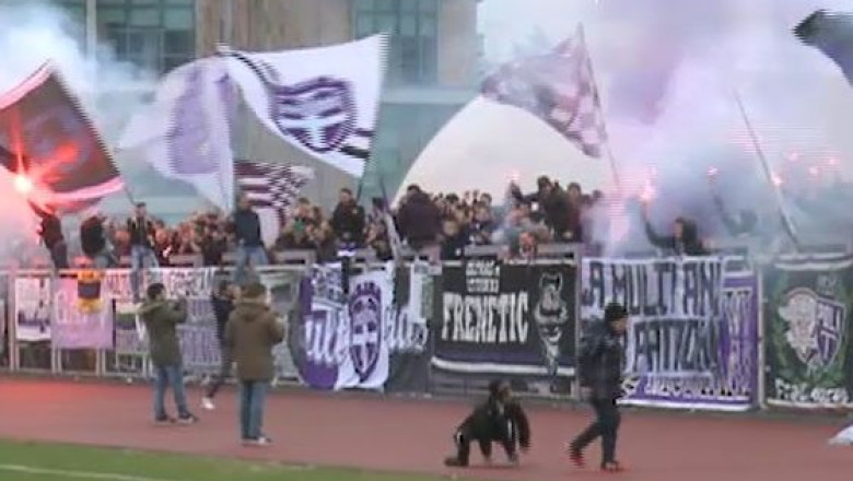 Suporterii ASU Poli strang fonduri. Banii vor fi folositi la renovarea unui salon al Maternitatii Bega Imagine