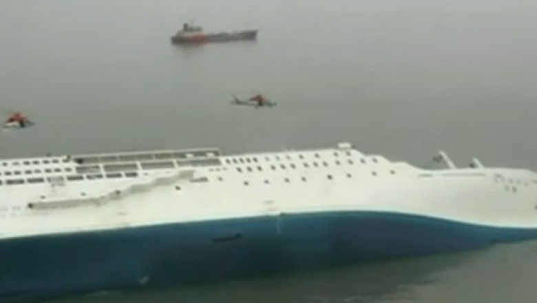 Supravietuitor al naufragiului din Coreea de Sud: „Containerele au inceput sa cada in mare si mi-am dat seama ca ne scufundam” Imagine