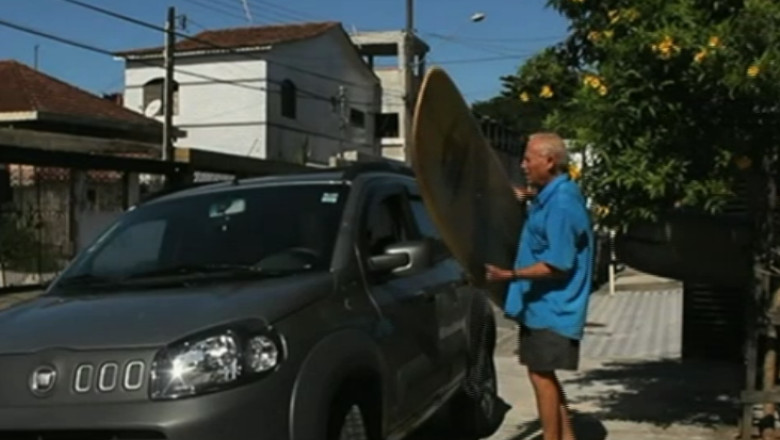 „Surferii de argint”. Brazilieni in varsta de 70-80 de ani fac surfing in fiecare saptamana Imagine