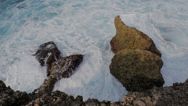 Surpriza din ocean: un influencer s-a filmat in timp ce inota accidental intr-o zona contaminata cu deseuri. „E cam sarata” Imagine