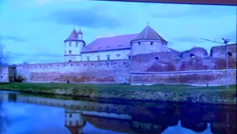 Surprizele din Romania. Fagaras, singura cetate care mai are canal de aparare cu apa Imagine