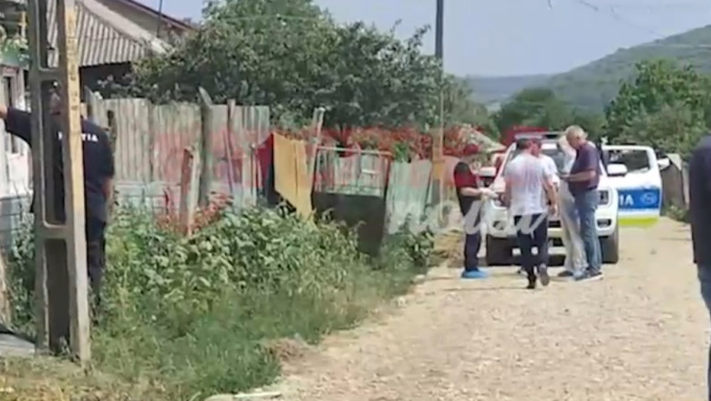 Suspectii crimei din Vaslui au carat geamantanul in care se afla cadavrul unui barbat pe ulitele satului. Imagini surprinse de camere Imagine