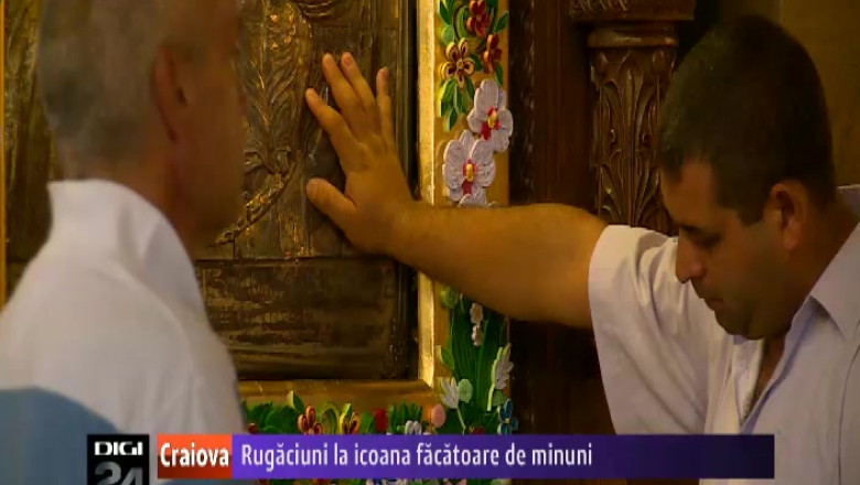 Sute de crediciosi s-au rugat la icoana facatoare de minuni de la Catedrala “Madona Dudu” din Craiova Imagine