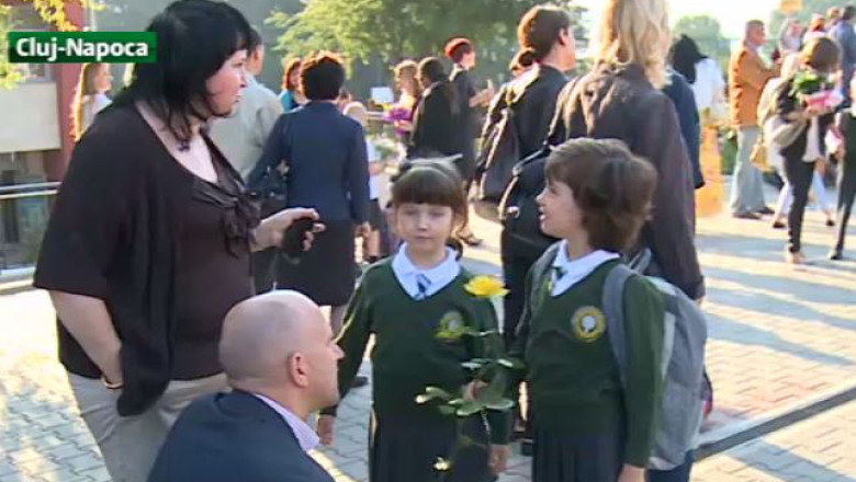 Sute de elevi au inceput scoala Imagine