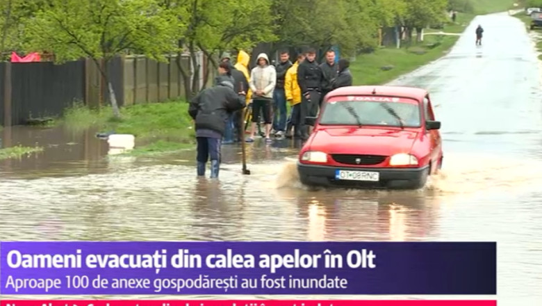 Sute de gospodarii au fost inundate in patru judete. Cod rosu in Teleorman Imagine