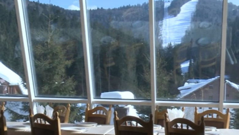 Sute de hoteluri construite in criza. Multi romani prefera insa vacantele in strainatate Imagine