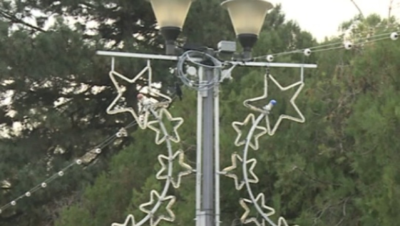 Sute de mii de euro pentru ghirlande. Primaria Constanta va cheltui 130.000 de euro pe beculete Imagine