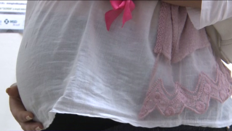 Sute de minore institutionalizate au devenit mame Imagine