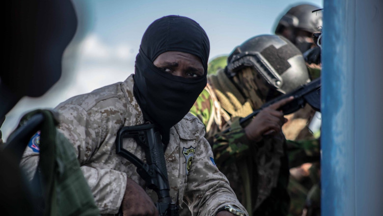 Sute de oameni au fost ucisi la comanda unui lider de banda din Haiti care credea ca fiul lui a fost blestemat de practicanti de voodoo Imagine