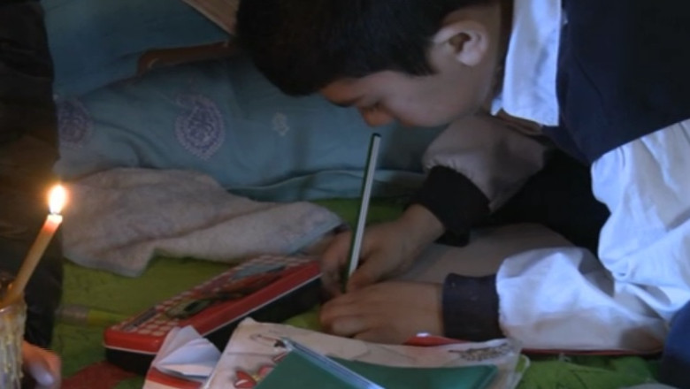 Sute de oameni, in intuneric de o saptamana Imagine