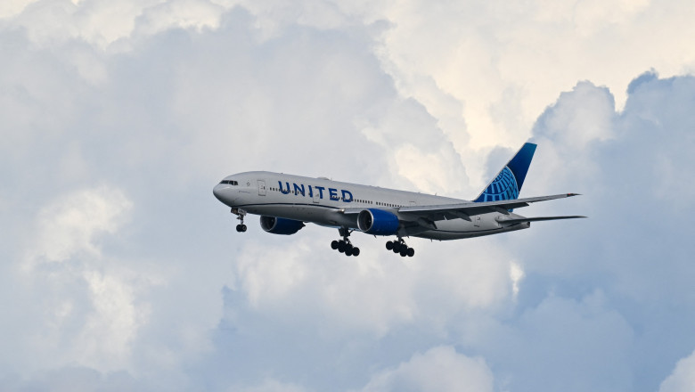 Sute de pasageri au ramas blocati pe o insula inghetata din Canada pentru un weekend, dupa ce avionul in care se aflau a fost deviat Imagine