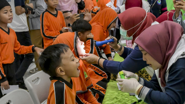 Sute de persoane cu intoxicatii alimentare, in Indonezia, dupa ce au luat pranzul la scoala Imagine