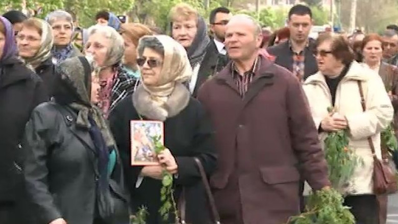 Sute de persoane la procesiunile de Florii la Timisoara Imagine