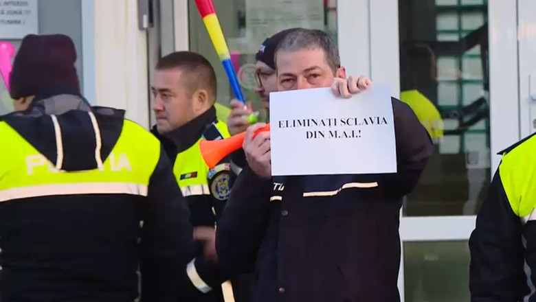 Sute de politisti din toata tara protesteaza dupa adoptarea „ordonantei trenulet”: „Ne exploatati, salarii inghetati” Imagine
