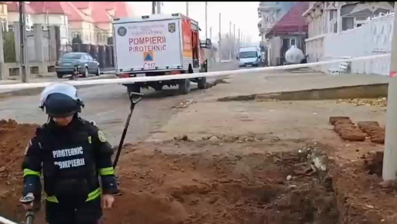 Sute de proiectile din Al Doilea Razboi Mondial au fost descoperite de muncitori, in timp ce asfaltau o strada in Galati Imagine