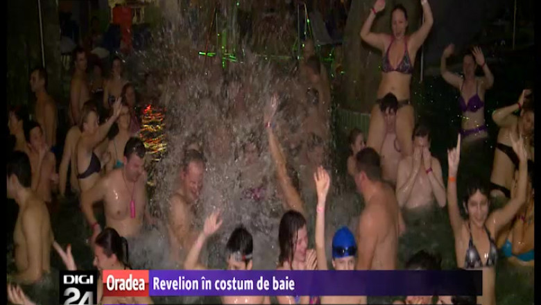 Sute de romani au petrecut Revelionul in costum de baie in Ungaria, la Hajduszoboszlo Imagine