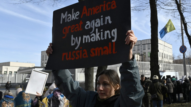 Sute de ucraineni au protestat in fata ambasadei SUA de la Kiev. Pentru ce au manifestat acestia Imagine