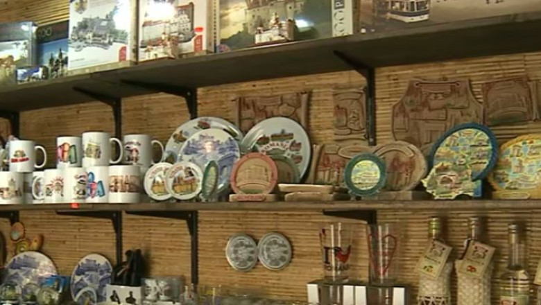 Suveniruri romanesti, fabricate in China Imagine