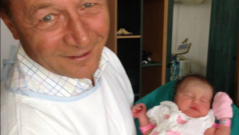 T.Basescu, despre nepoata sa: Cu cat ia in greutate, cu atat devine mai zgomotoasa Imagine
