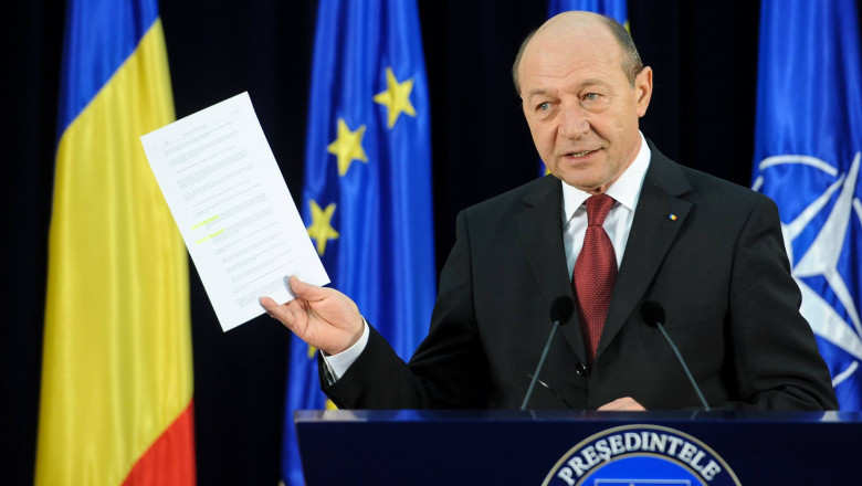 T. Basescu i-a scris lui V. Zgonea. "Acciza este nociva. Asigura fonduri ministrului Dragnea". Presedintele Camerei: "Votez cum stabileste grupul din care fac parte"  Imagine