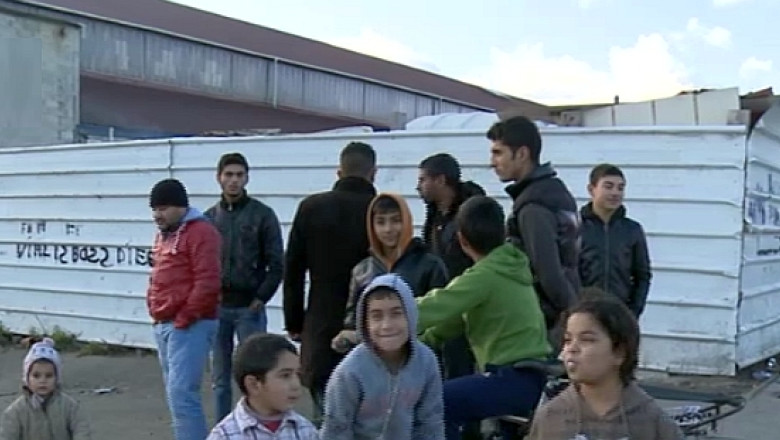 Tabara de romi de origine romana, atacata in Franta. Doua persoane au fost ranite Imagine