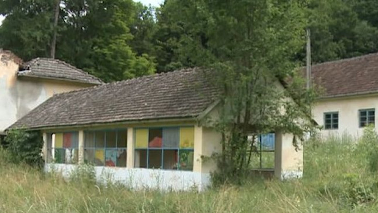 Tabara scolara de la Bogda, o ruina Imagine