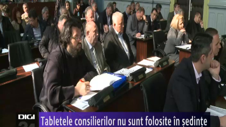 Tabletele consilierilor nu sunt folosite in sedinte Imagine