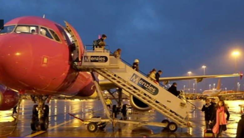 Tabloidele britanice constata ca primii romani sositi la Londra au venit sa munceasca, nu sa traiasca din ajutoare Imagine