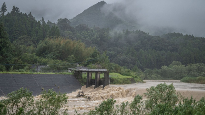 Taifunul Nanmadol a lovit Japonia cu o forta fara precedent, ploile torentiale sunt in cantitati record Imagine