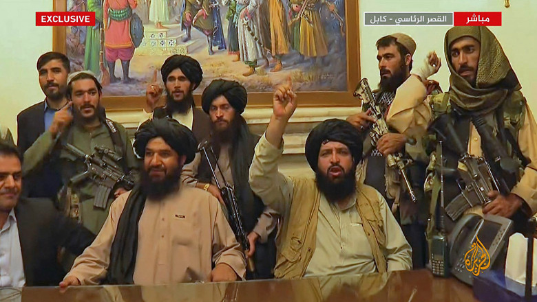 Talibanii au ordonat inchiderea saloanelor de infrumusetare si le-au interzis femeilor sa mai lucreze in mall-uri Imagine